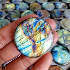 Dhorgems Labradorita Natural Multifuego, Cabujón Redondo, Gema Suelta, Fabricación de Joyas Hechas a Mano, Cristal Curativo con Cambio de Color - Product Image 5