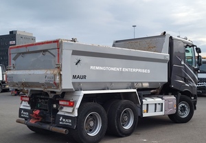 Camion benne d'occasion Renault C520 6x4 de 2018 pour le transport de matériaux de construction et miniers, automatique et manuel - Product Image 2