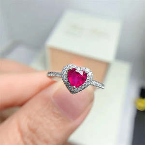 Anillo de Plata Romántico Hecho a Mano con Diseño de Corazón, Banda de Oro Amarillo y Rubí Natural de Corte Ovalado, Joyería Fina de Regalo - Product Image 2