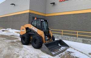 Chargeuse sur pneus Case Skid Steer Loader SV340H Diesel jaune avec benne - Product Image 2