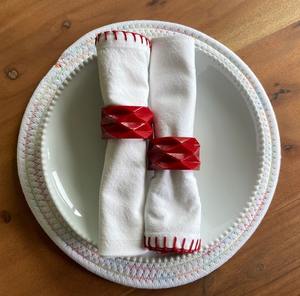 Anneaux de serviette en acrylique faits à la main au design antique, de haute qualité, couleur personnalisée, écologiques, durables, en stock pour les fêtes de Noël - Product Image 6