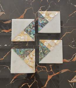 Posavasos Cuadrados de Mármol Blanco Hechos a Mano con Incrustaciones de Madreperla Verde Dorada y Abulón - Product Image 2