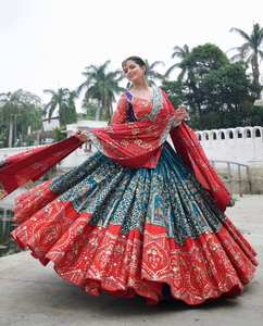 Diseñador Lehenga Choli en algodón de muselina pesada Nuevo lanzamiento con hermosa impresión digital y trabajo de espejo real para ocasiones de fiesta - Product Image 5