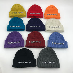 Gorro de invierno tejido, cálido, suave y acogedor, forrado de lana, ajustable, elegante, para uso diario en climas fríos. - Product Image 1