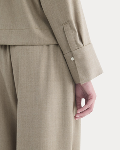 Chemisier ample pour <span class=keywords><strong>femme</strong></span> en twill de <span class=keywords><strong>tailleur</strong></span>, col en V profond, couleur taupe clair, collection automne - Product Image 4