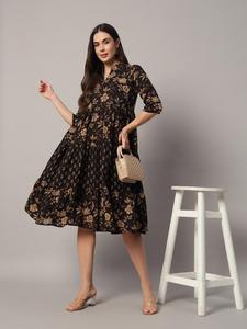 Vestido informal corto de algodón puro de primera calidad con trabajo hecho a mano para niñas colección de fiesta de cumpleaños de India - Product Image 5