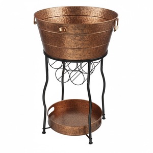 Ensemble de 2 jardinières modernes en métal noir pour intérieur et extérieur avec supports en bois, pots à fleurs sur pied avec motif géométrique en relief - Product Image 5