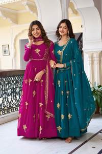 Un magnifique ensemble de robe Koti en soie Bandhni de créateur avec dupatta pour les occasions festives et les célébrations élégantes, tenue de soirée - Product Image 5