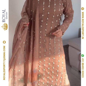 Collection de costumes pakistanais prêts à porter en tissu géorgette lourd et glamour avec bordure en fil et dentelle - Product Image 2