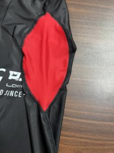 MMA เสื้อแรชการ์ดพิมพ์ซับลิเมชันกำหนดเอง240ป้องกันอัลทวอยเลต์ GSM การบีบอัดการต่อสู้แบบผดผื่น BJJ ผลิตในปากีสถาน - Product Image 3