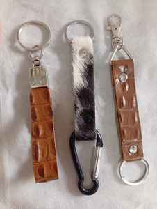 Ensembles de porte-clés tactiques sportifs personnalisés en gros avec initiales de l'alphabet A-Z, sangle en fausse fourrure, impression laser, accessoires vestimentaires - Product Image 3