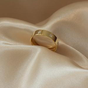 แหวนหมั้นเงินแท้ชุบเงินประดับโมอิสซาไนต์ สี E น้ำหนัก 0.25 กะรัต ทรงบริลเลียนต์ ความใส VVS2 ดีไซน์ทันสมัย - Product Image 6