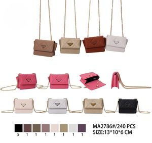 Borsa a Tracolla in Pelle con Catena per Donna - Product Image 1