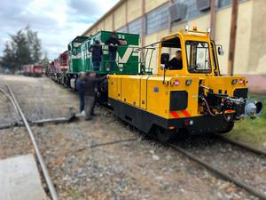 Véhicule de manœuvre sur rail alimenté par batterie d'une capacité allant jusqu'à 700 tonnes - Product Image 3