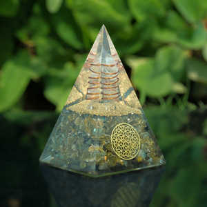 Pyramide d'énergie en labradorite faite à la main en gros, bobine de cuivre, point de cristal, protection contre les ondes électromagnétiques, guérison des chakras, Feng Shui - Product Image 3