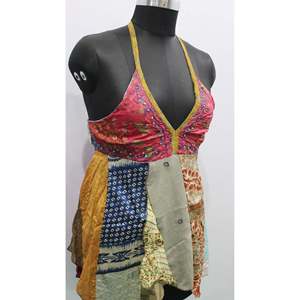 Blusa Boho Hippie Hecha a Mano con Parches de Sari Indio de Seda, con Cuello Halter y Tela de Satén, Estilo Retro - Product Image 4