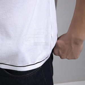 Chemise élégante à col Johnny à manches courtes pour homme, coupe confortable, détails minimalistes et finition soignée - Product Image 4