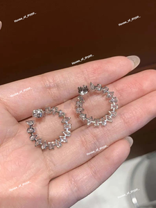 Boucles d'oreilles créoles en moissanite argentée avec diamants, design luxueux et scintillant, coupe mixte, élégantes pour tous les jours, cadeau pour femme - Product Image 3