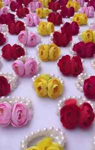 Flor artificial nupcial Gajra Rose y pulseras nikha con cuentas ramillete de mano para Haldi Mehndi y Sangeet Favors - Product Image 6
