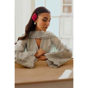 Conjunto Elegante Daanaya de Camisa de Satén con Cuello en V y Dupatta, con Tela Ecológica para Primavera/Verano - Product Image 6