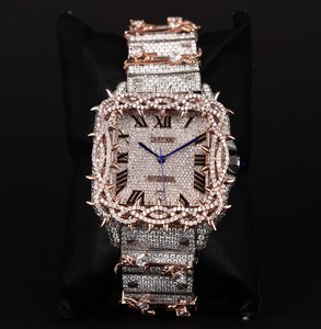 Reloj de Lujo con Incrustaciones de Diamantes para Hombre, Esfera Cuadrada con Bisel de Espinas y Brazalete de Dos Tonos, Elegante para Uso Diario - Product Image 1