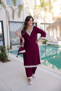 Lancement de nouveaux salwar kameez de créateurs avec du velours et des broderies lourdes avec des travaux de miroir - Product Image 3