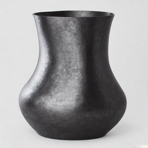 Florero negro antiguo CharcoalRoot para interiores modernos Florero de piso Diseño floral en relieve Decoración para el hogar Declaración de acento - Product Image 5