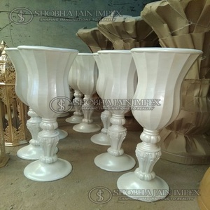 Vas de mariage blanc classique pour décor de fonction - Product Image 3