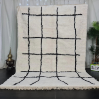 Alfombra Marroquí de Lana de Pelo Largo Hecha a Mano con Patrón Abstracto, Lavable, Antideslizante, con Base Anudada, Blanca y Negra, Venta al por Mayor OEM de Nitin Exports