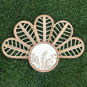 Signe de nom en rotin d'intérieur tenture murale panneaux décoratifs en forme de fleur pour la maison et le bureau - Product Image 1