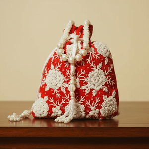 Bolso de Mano Rojo Bordado a Mano con Decoración de Perlas y Cadena de Cristal para Fiestas y Eventos - Product Image 3