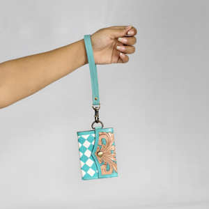 Tarjetero de Cuero Genuino Premium Hecho a Mano para Mujer, Cartera Corta con Diseño Geométrico a Cuadros, Cierre de Botón, Estilo Moderno - Product Image 1