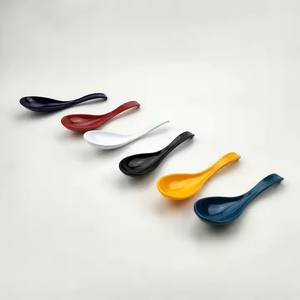 Cuillère en plastique fabriquée à Taiwan - Product Image 1