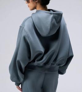 Sweat-shirt à capuche pour femme en gros, sweat-shirt décontracté de style streetwear avec capuche courte pour les entraînements et l'hiver/l'été - Product Image 5