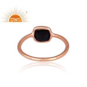 แหวนเรียงซ้อนพลอยโอนิกซ์สีดำธรรมชาติชุบทองสเตอร์ลิงโรสเตอร์ออกแบบได้ตามต้องการ - Product Image 4