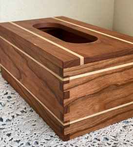 Distributeur de mouchoirs en bois fabriqués à la main - Product Image 4