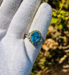 แหวนหมั้นเรียบง่ายประดับพลอยบลูโทปาซธรรมชาติและเพชรธรรมชาติ ชุบทองบนเงินแท้ 925 สำหรับเป็นของขวัญวันครบรอบ - Product Image 2