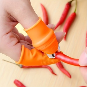 Protecteur de doigt multifonctionnel moderne en acier inoxydable pour <span class=keywords><strong>cueillir</strong></span> <span class=keywords><strong>les</strong></span> légumes, peler l'ail avec protection du pouce - Product Image 6