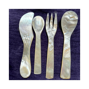 Cuillère à conque en coquille élégante et légère coupée et lissée par des mains qualifiées au Vietnam pour la présentation d'aliments ou la vente au détail - Product Image 5