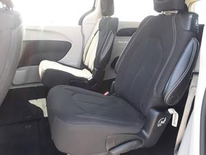 Chrysler Voyager LX Fleet 2023 Usada en Buen Estado, Minivan de 4 Puertas - Product Image 4