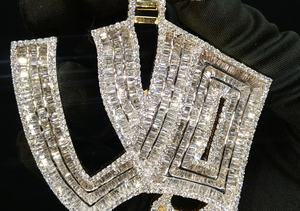 Colgante de diamante de diseño elegante con pulido brillante y brillo de larga duración Ideal para mujeres modernas Accesorio de moda de la India - Product Image 5