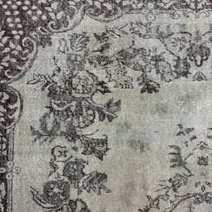 พรมตุรกีโบราณขนาดใหญ่ 6x9.3 ฟุต สีเทา ลายพิมพ์นามธรรม ทำจากขนสัตว์ - Product Image 4