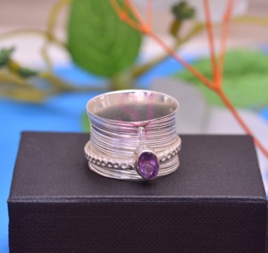 แหวนเงินแท้ 925 ประดับพลอยแอมะทิสต์ทรงรีธรรมชาติเจียระไนแบบคลาสสิกวินเทจ พร้อมใบรับรอง - Product Image 3
