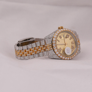 Montres de luxe en diamant Moissanite avec réglage de lunette et ton doré pour les occasions premium pour hommes - Product Image 3