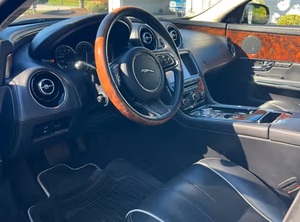 รถยนต์มือสอง พวงมาลัยซ้าย/ขวา ปี 2011 รุ่น JA GU AR XJ L ซีดาน 4 ประตู ขับเคลื่อนล้อหลัง - Product Image 4