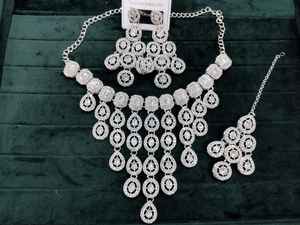 Collar de Plata Estilo Étnico Chapado en Oro con Diamantes para Ocasiones y Bodas, Regalo Perfecto para Fiestas - Product Image 2