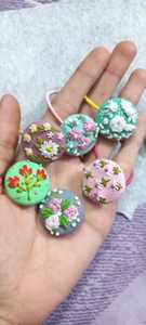 Pinzas elásticas para el pelo de muy buena calidad hechas a medida con intrincados bordados, ideales para tiendas de accesorios para el cabello para reventa - Product Image 4