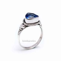 Bague artisanale en argent sterling 925 avec topaze bleue taille ovale sertie clos, style bohème, bijoux fins pour femmes, mariages et fêtes