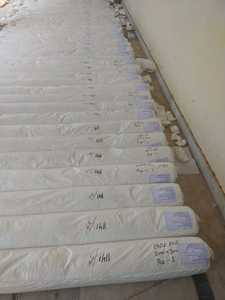 Alfombras de trapo de algodón personalizadas hechas a mano, alfombrillas de puerta de diseño de rompecabezas de tela reciclada multicolor para diseñadores de interiores - Product Image 3