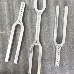 Diapason géant Mars Manufacture avec clé ADN D 288 Hz et A 432 Hz, livraison gratuite. - Product Image 1